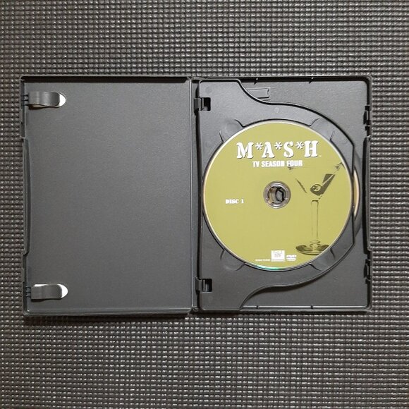 M*A*S*H MASH - Season 4 (DVD, 2009, Canadian) - Picture 2 of 4